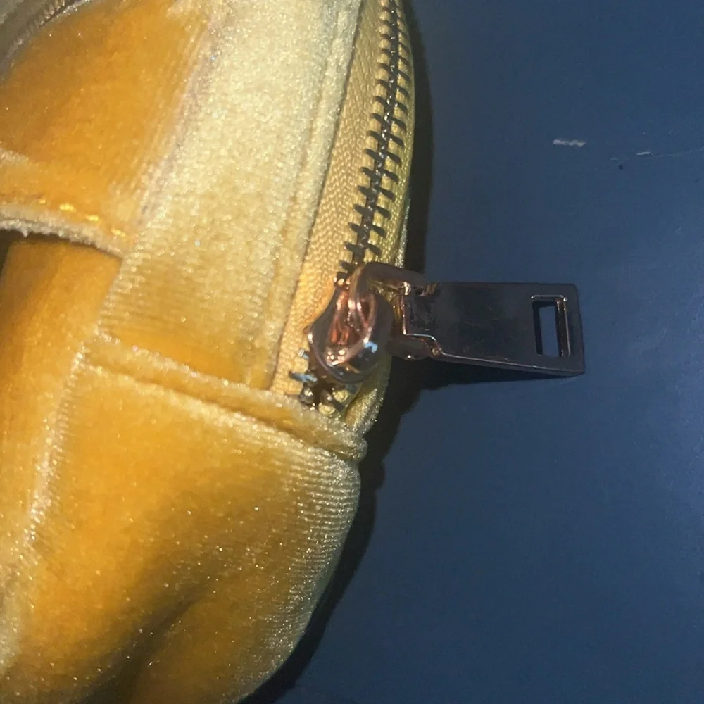 Anthropology belted velvet bag - Picture 5 of 6